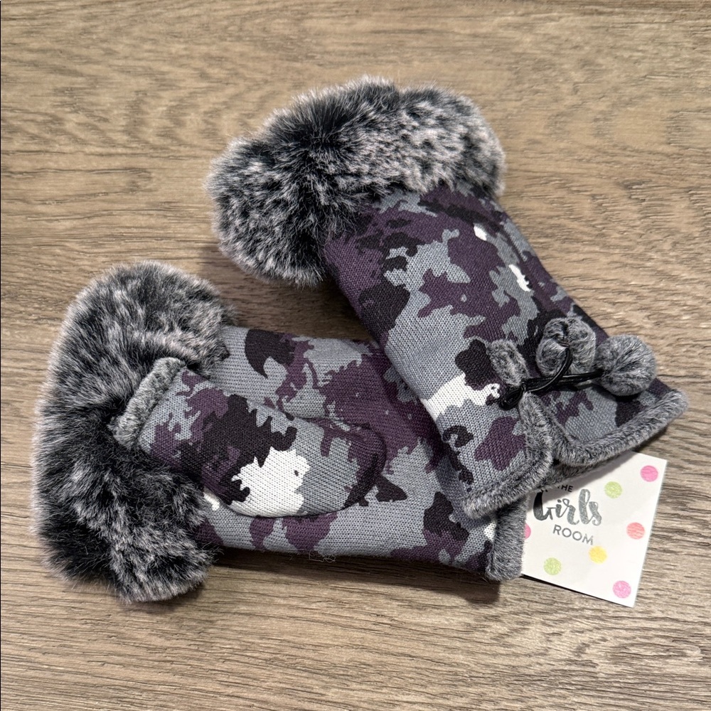 Camouflage Mittens with Faux Fur Trim (NWT)